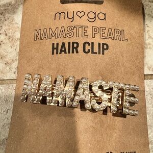 Namaste pearl Hair clip